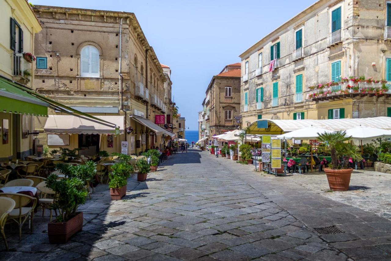 B&B The Sea - Family Rooms - Free Parking Tropea Eksteriør billede